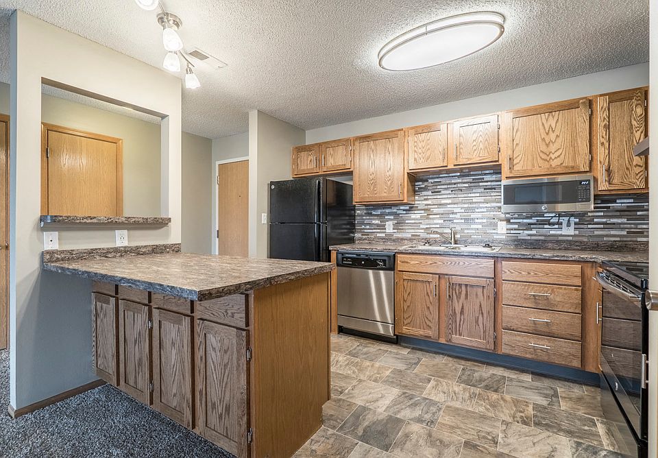 Our renovated apartments feature updated cabinetry, countertops, appliances and tile backsplash.