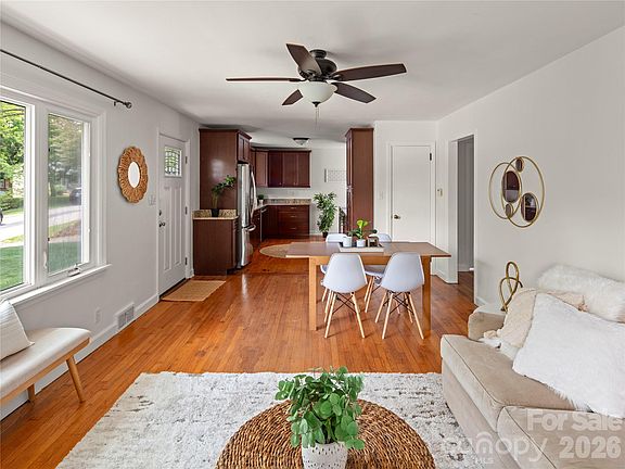 5th image of 18 Pinewood Pl