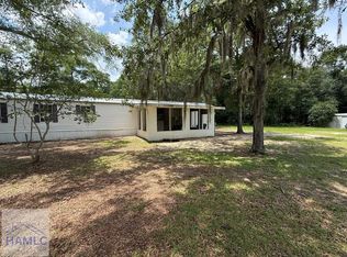 106 Cravey Ln, Jesup, GA 31545