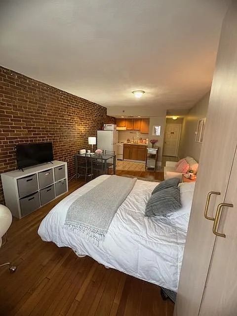 Studio, 480 sqft, $2,250 — Photo 2