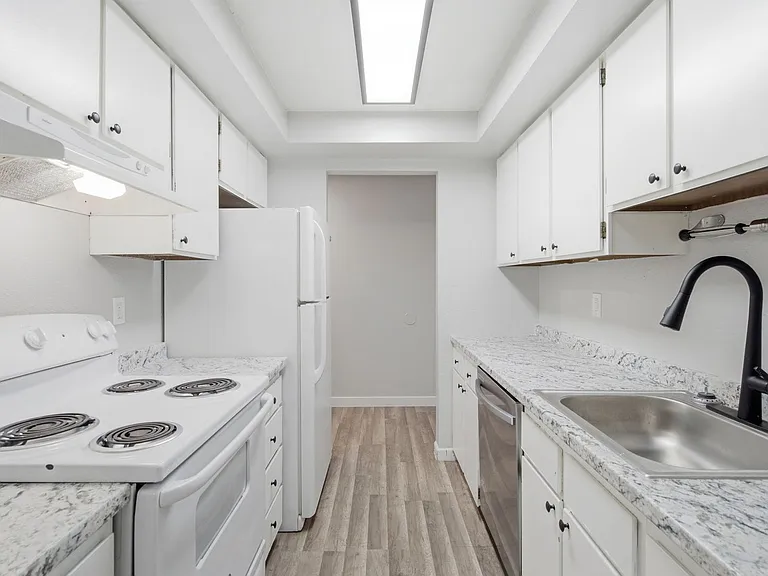 River Court Apartments - Updated Units With A View! — Photo 33