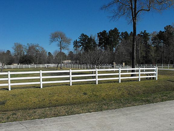 4th image of 911 Saddle Creek Farms Dr