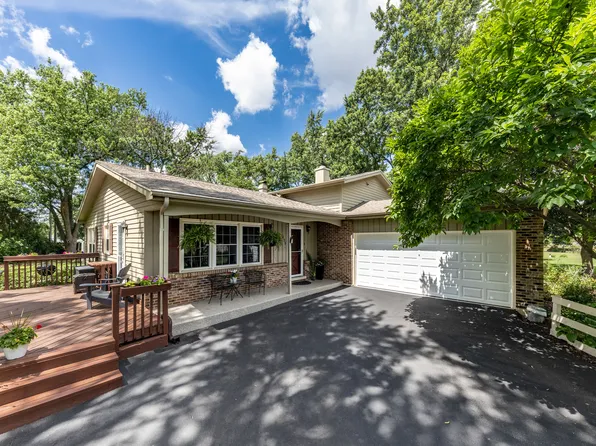 26W430 Natalie Ct, Carol Stream, IL 60188