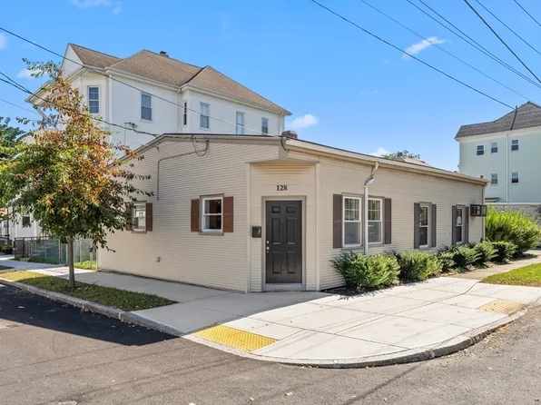 128 Clifford St, New Bedford, MA 02745
