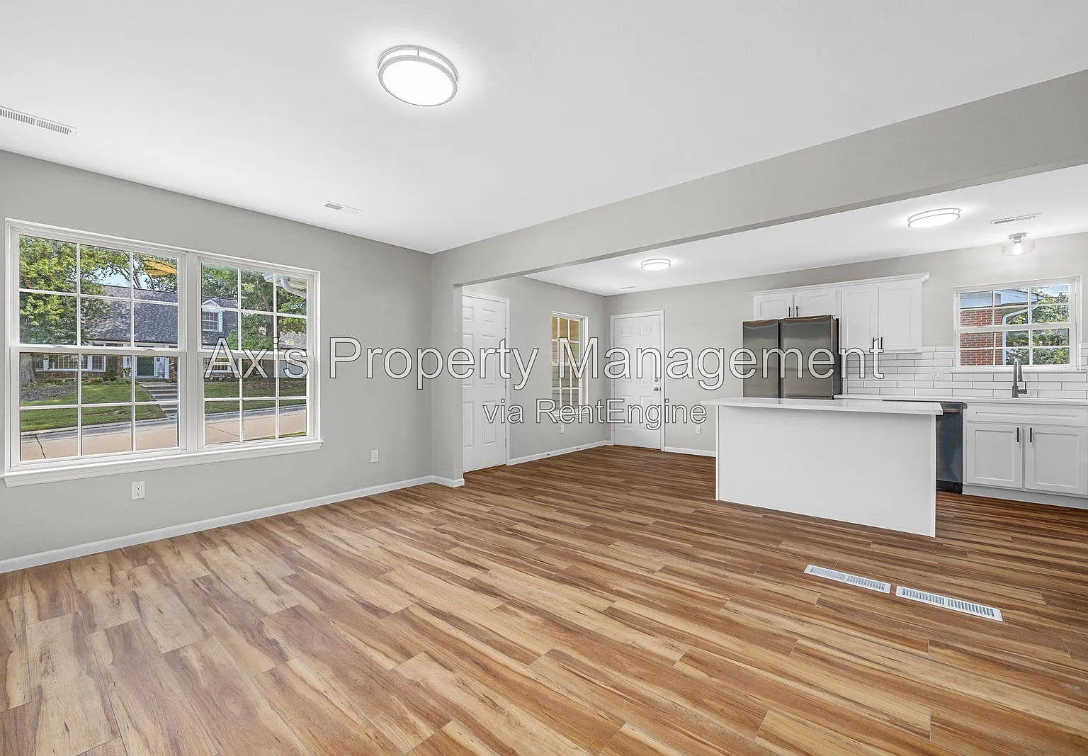 3 bed, 2.0 bath, 1056 sqft, $1,595 — Photo 3