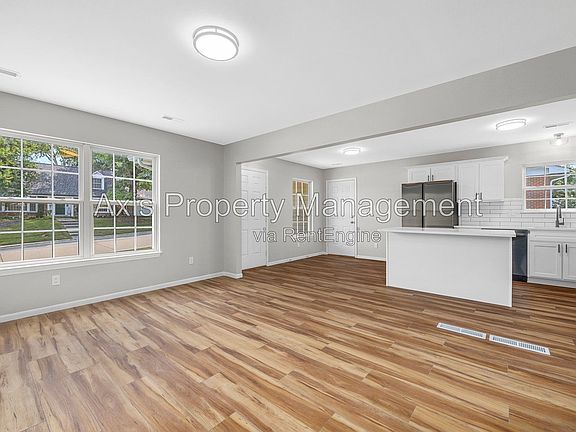 3rd image of 19 Fair Ct