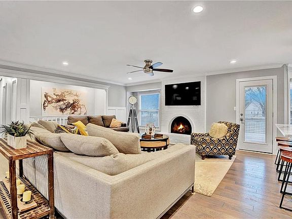 5th image of 9217 Grandview Dr