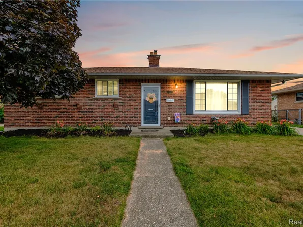 34019 Arrowhead St, Westland, MI 48185