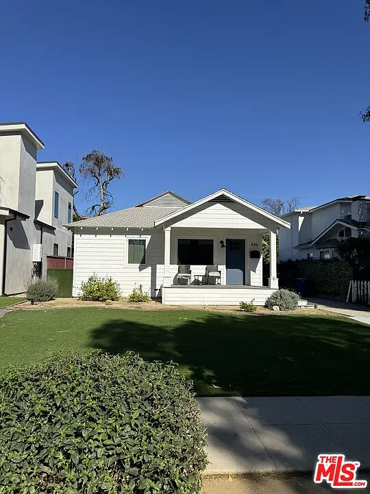 2 bed, 1.0 bath, 884 sqft, $4,200 — Photo 4
