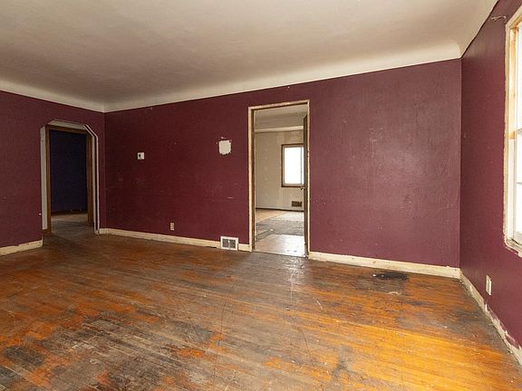 4th image of 1248 Farrington St