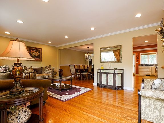 2nd image of 437 Cypress Ct
