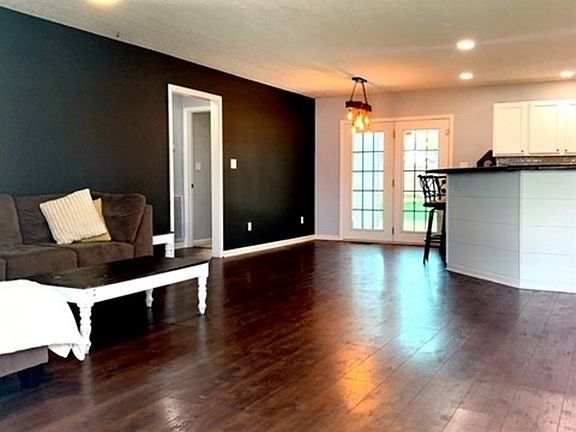 4th image of 583 Meridian Dr