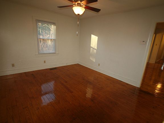4th image of 1015 Sedgefield St #A