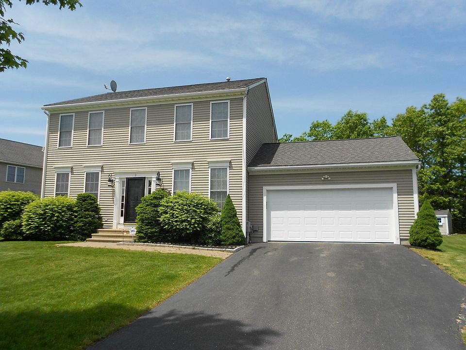 1st image of 3 Blackstone Ln