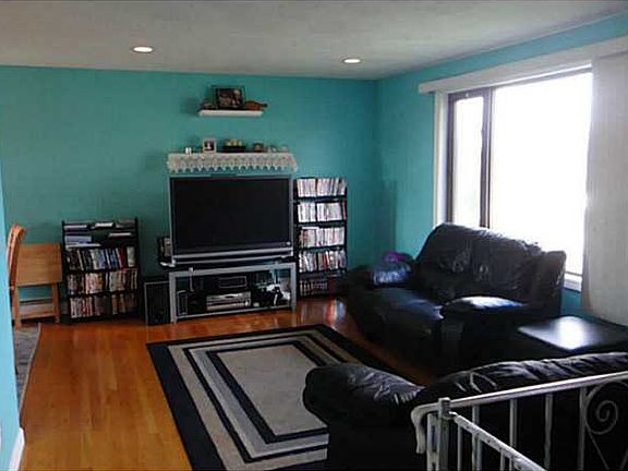 3rd image of 225 Dover Ave
