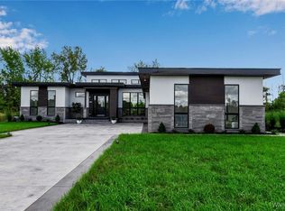 5754 Red Hawk Trl, East Amherst, NY 14051