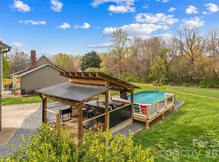 1757 Castlewood Ct, Hickory, NC 28602