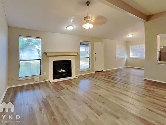 4th image of 225 Bedford Ln