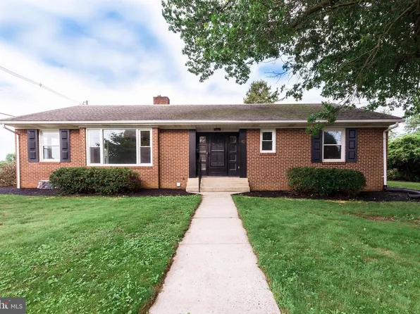 412 S 7th St, Chambersburg, PA 17201