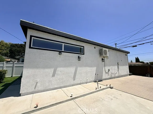 1476 Kenneth Dr — Photo 2