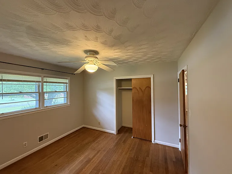 113 Midland Dr — Photo 16