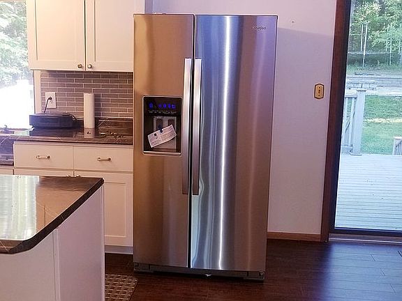2 year old refrigerator 