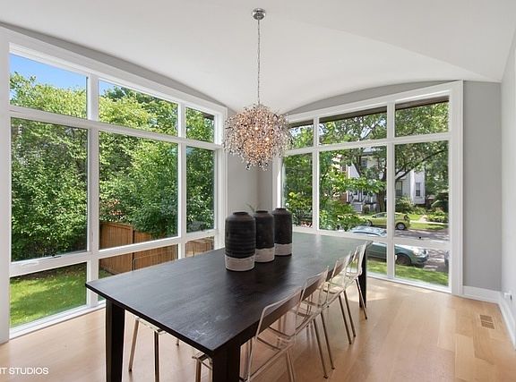 3rd image of 2026 W Wilson Ave