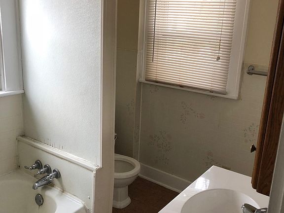 2nd image of 1001 Lawton St