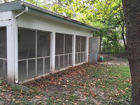350 sf screened in back porch