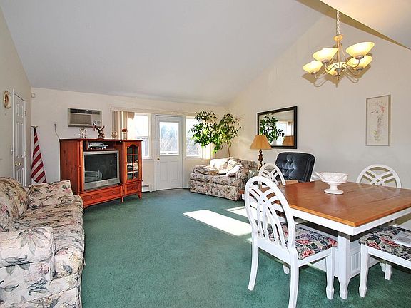 2nd image of 106 Cambridge Ct