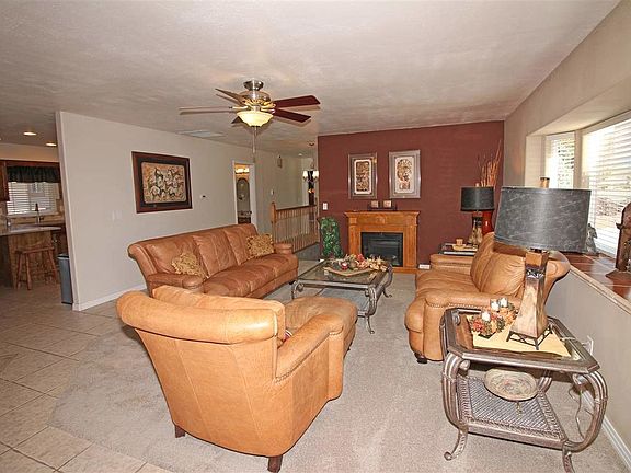 4th image of 699 Glen Caro Dr