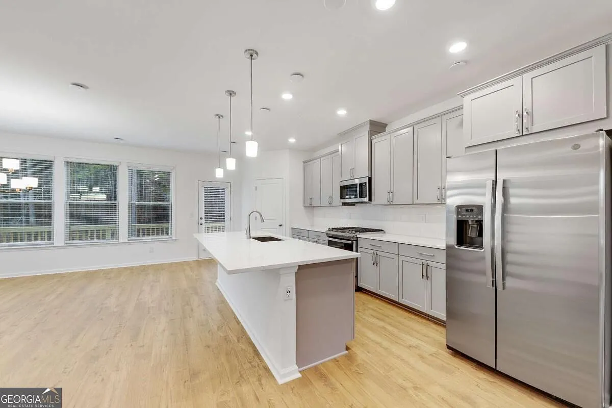 4 bed, 3.5 bath, 2430 sqft, $3,195 — Photo 4