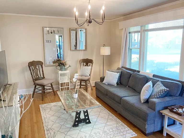 2318 Baxter St — Photo 3