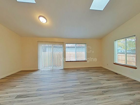4th image of 163 SE Partridge Dr