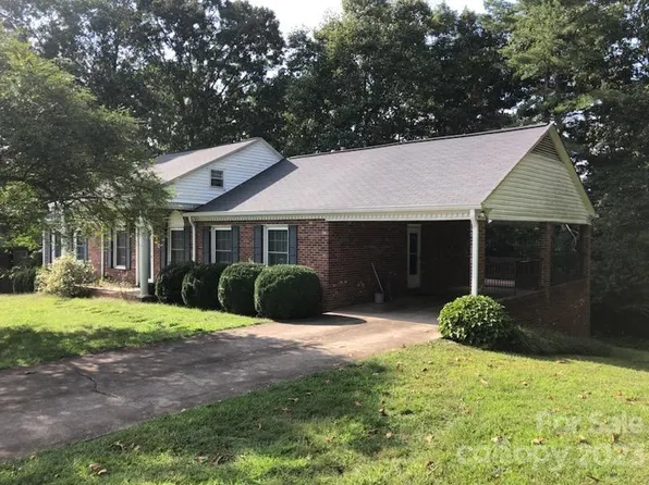 2964 Palmer Pl, Hudson, NC 28638