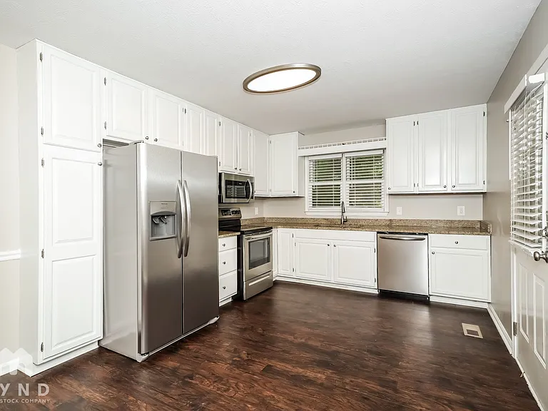 1359 Lakeview Pkwy — Photo 3