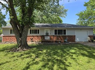 651 W Pearl St, Aurora, MO 65605