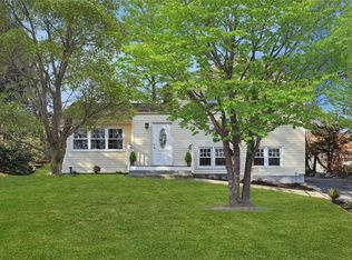 2981 Weatherby St, Yorktown Heights, NY 10598