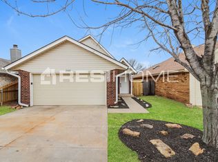 2322 N Lincoln Ave, Moore, OK 73160