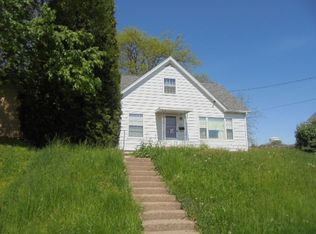 65 York St, Dubuque, IA 52003