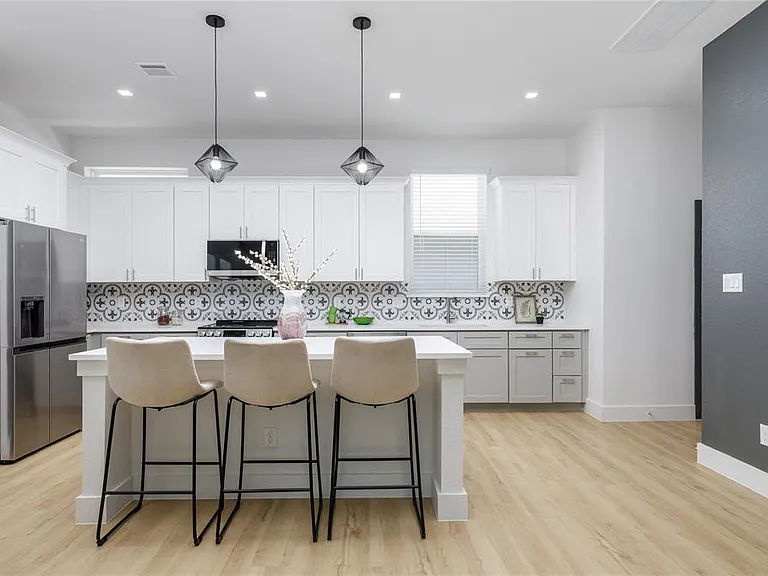 2801 Weisenberger St #101 — Photo 24