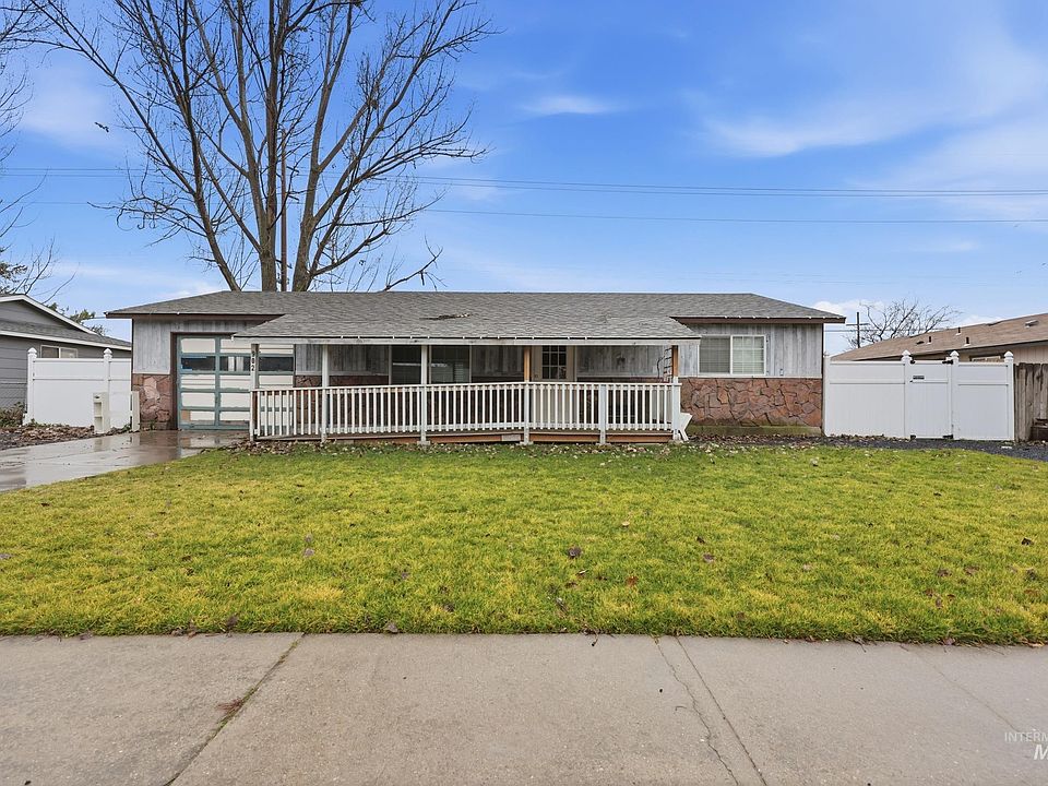 1st image of 902 Harmon Way