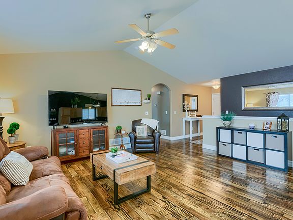 B1 - Living Room 4.jpg