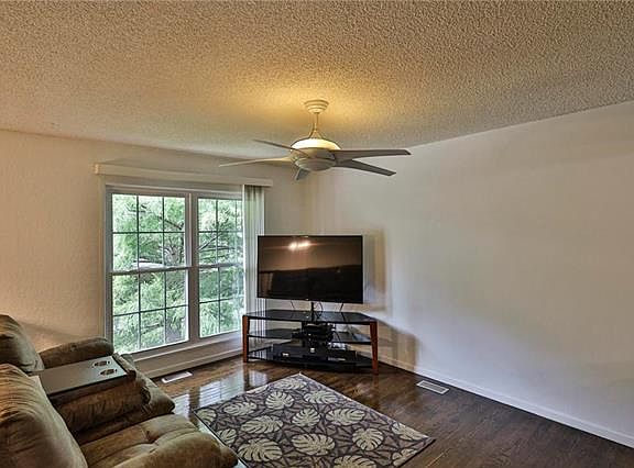 4th image of 18504 E Cheyenne Dr
