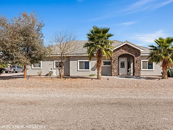 2nd image of 886 N Tamarisk Dr