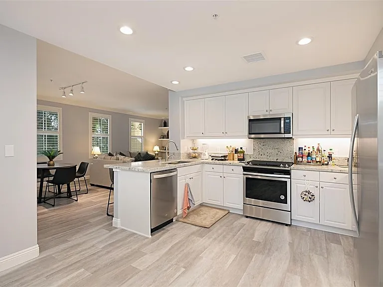 2266 Watermarke Pl — Photo 8
