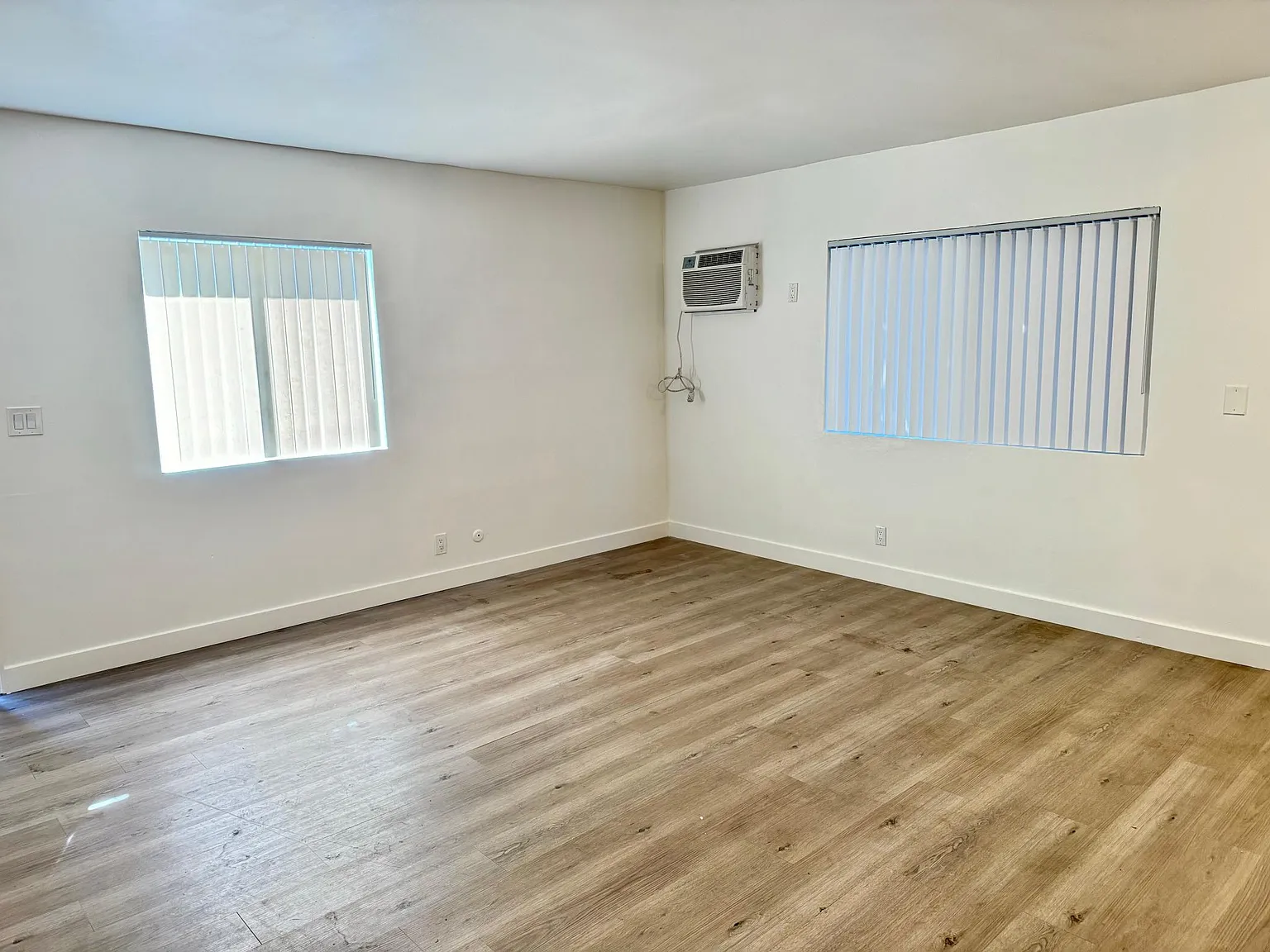 1 bed, 550 sqft, $1,900 — Photo 2