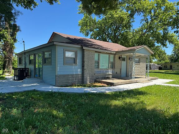 2nd image of 2702 Caroline Ave