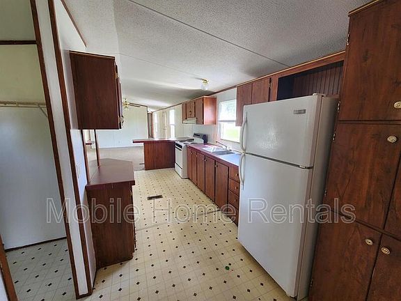 4th image of 2293 W Wade Ave