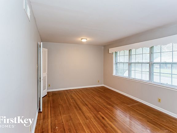 2nd image of 1525 Eason Ave